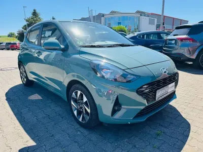 Gebraucht Hyundai i10 67 PS (49 kW) 2024 Grün Kleinwagen
