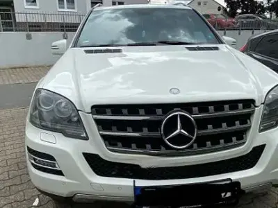 Gebraucht Mercedes ML350 Edition 231 PS (169 kW) 2011 Weiß SUV