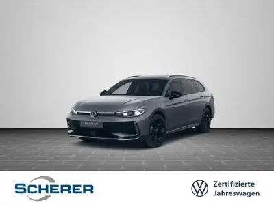 Usata VW Passat R-line 177 CV (130 kW) 2025 Grigio Station wagon