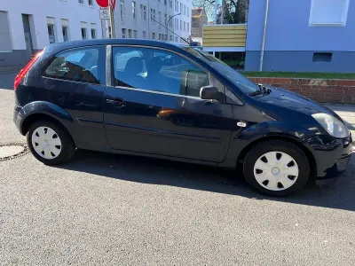 Gebraucht Ford Fiesta Ambiente 60 PS (44 kW) 2008 Blau Kleinwagen