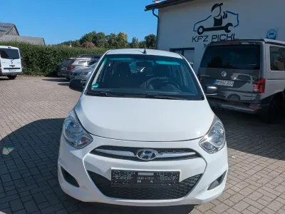 Gebraucht Hyundai i10 Edition 69 PS (50 kW) 2013 Weiß Kleinwagen