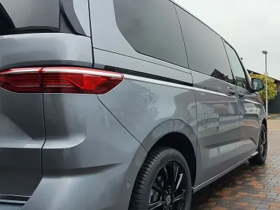 Gebraucht VW Multivan Style 150 PS (110 kW) 2025 Grau Van / Kleinbus