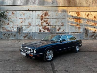 Gebraucht Jaguar X300 241 PS (177 kW) 1996 Blau Limousine