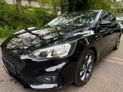 Gebraucht Ford Focus ST-Line 125 PS (91 kW) 2018 Schwarz Limousine