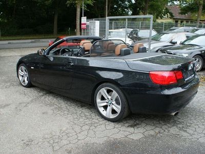 Gebraucht BMW 318 Cabriolet Comfort Edition 143 PS (105 kW) 2011 Schwarz Cabrio