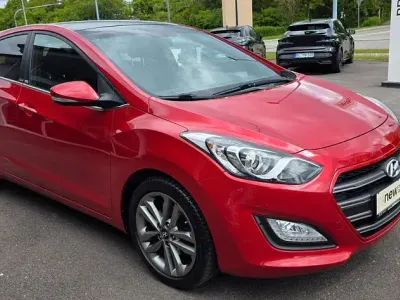 Gebraucht Hyundai i30 Passion 135 PS (99 kW) 2016 Rot Limousine