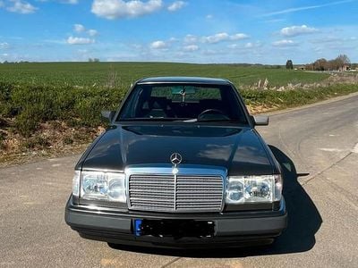 Gebraucht Mercedes E300 147 PS (108 kW) 1992 Braun Limousine