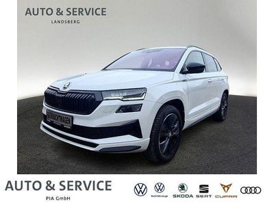 Moonweiß perleffekt Gebraucht 2024 Skoda Karoq SportLine SUV | 35.990 € (Fairer Preis)