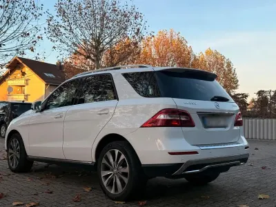 Używany Mercedes ML350 258 KM (189 kW) 2015 Biały SUV