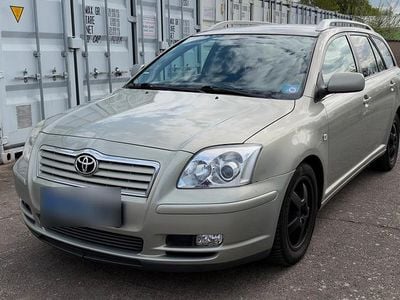 Second-hand Toyota Avensis 130 CP (95 kW) 2004 Andere farben Break
