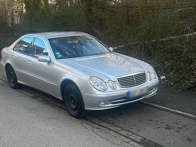 Gebraucht Mercedes E240 177 PS (130 kW) 2002 Silber Limousine