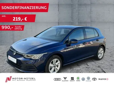Używany VW Golf VIII Life 131 KM (96 kW) 2022 Niebieski Sedan/Limuzyna