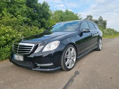 Gebraucht Mercedes E220 AMG 170 PS (125 kW) 2012 Schwarz Kombi