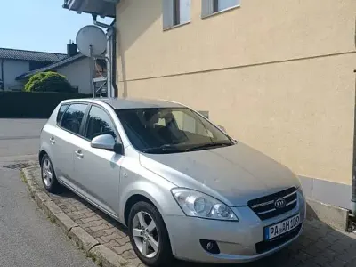 Gebraucht Kia Ceed LX 90 PS (66 kW) 2008 Silber Kleinwagen