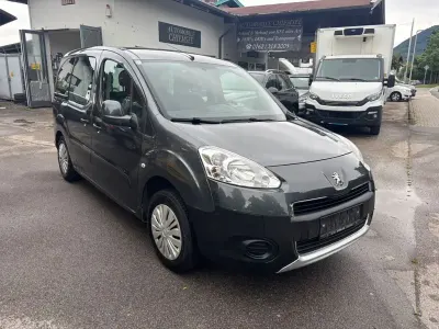 Gebraucht Peugeot Partner Tepee Active 92 PS (67 kW) 2015 Grau Van / Kleinbus
