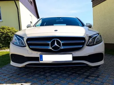 Gebraucht Mercedes E200 Exclusive 150 PS (110 kW) 2019 Gelb Limousine