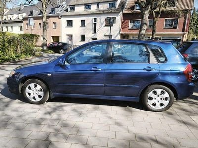 Gebraucht Kia Cerato LX 105 PS (77 kW) 2005 Blau Limousine