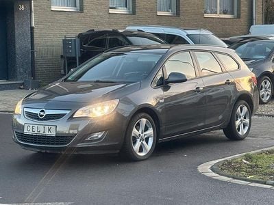 Gebraucht Opel Astra 95 PS (69 kW) 2012 Grau Kombi