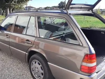 Gebraucht Mercedes E250 90 PS (66 kW) 1990 Grau Limousine