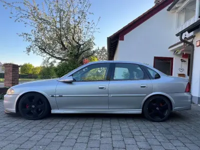Second-hand Opel Vectra Edition 101 CP (74 kW) 2000 Argintiu Berlinǎ