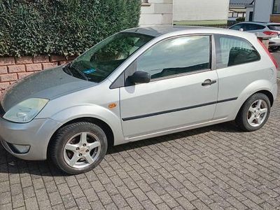 Gebraucht Ford Fiesta Trend 80 PS (58 kW) 2004 Silber Kleinwagen