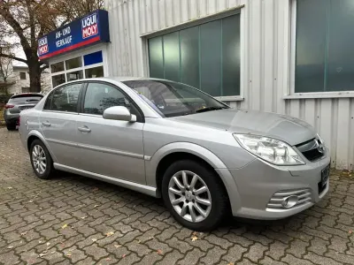 Usado Opel Vectra Cosmo 155 CV (114 kW) 2006 Plateado Berlina