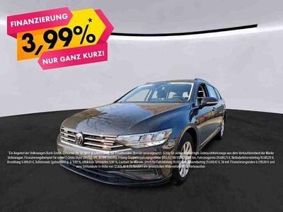 Gebraucht VW Passat Basis 122 PS (89 kW) 2023 Mangangrau metallic Kombi