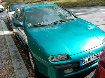 Usata Mazda 323 88 CV (64 kW) 1994 Verde Berlina
