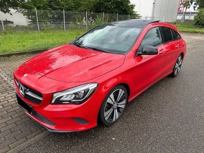 Gebraucht Mercedes CLA200 Shooting Brake Night 136 PS (100 kW) 2016 Rot Kombi