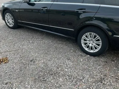 Używany Mercedes E220 170 KM (125 kW) 2011 Czarny Kombi