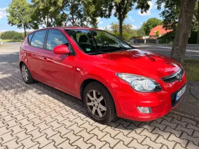 Gebraucht Hyundai i30 Comfort 126 PS (92 kW) 2011 Rot Limousine