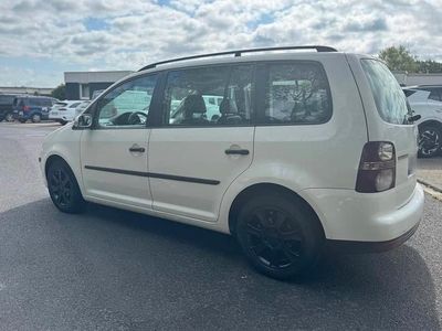 Gebraucht VW Touran 105 PS (77 kW) 2008 Weiß Van / Kleinbus
