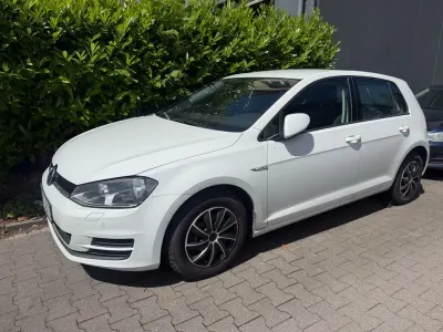 Gebraucht VW Golf VII Comfortline 110 PS (80 kW) 2015 Weiß Limousine
