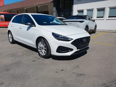 Gebraucht Hyundai i30 Edition 30+ 120 PS (88 kW) 2022 Polar white / sol Limousine