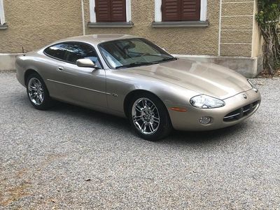 Gold Gebraucht 2001 Jaguar XK8 Coupé | 7.400 €