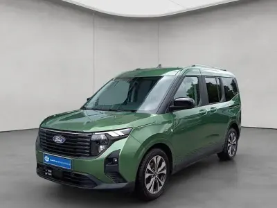 Gebraucht Ford Tourneo Courier Titanium 125 PS (91 kW) 2024 Grün metallic Van / Kleinbus