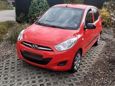 Gebraucht Hyundai i10 68 PS (50 kW) 2012 Rot Kleinwagen