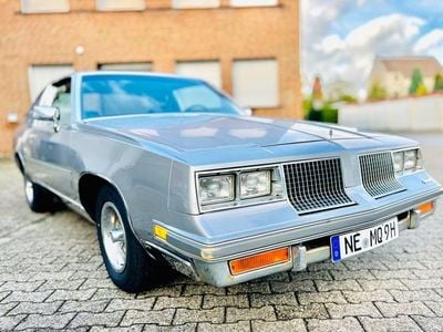 Grau Gebraucht 1983 Oldsmobile Cutlass Limousine | 9.800 €