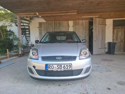 Gebraucht Ford Fiesta 69 PS (50 kW) 2005 Silber Kleinwagen
