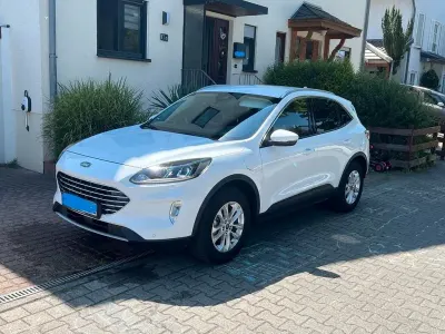 Gebraucht Ford Kuga Titanium 224 PS (164 kW) 2022 Weiß SUV