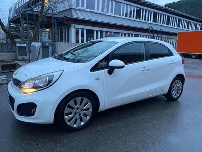 Gebraucht Kia Rio Edition 7 86 PS (63 kW) 2014 Weiß Limousine