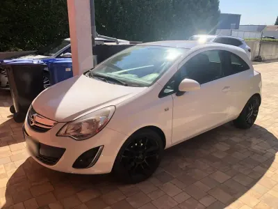 Gebraucht Opel Corsa Color Edition 87 PS (63 kW) 2011 Weiß Kleinwagen
