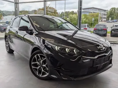 Używany Kia Ceed Style 140 KM (102 kW) 2025 Czarny Hatchback