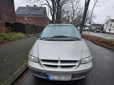 Usata Chrysler Grand Voyager 158 CV (116 kW) 1998 Grigio Monovolume