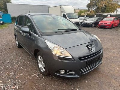 Grau Gebraucht 2012 Peugeot 5008 Family Van / Kleinbus | 3.499 € (Fairer Preis)