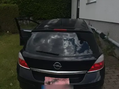 Gebraucht Opel Astra 105 PS (77 kW) 2005 Schwarz Limousine
