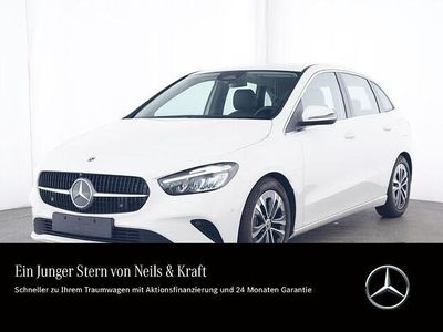 Używany Mercedes B200 Progressive 163 KM (119 kW) 2024 Biały Minivan