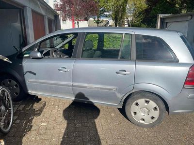 Usata Opel Zafira 140 CV (102 kW) 2005 Grigio Monovolume