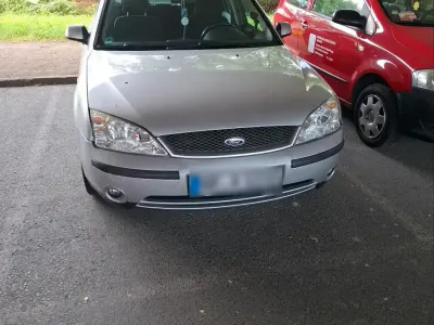 Gebraucht Ford Mondeo 128 PS (94 kW) 2002 Silber Limousine