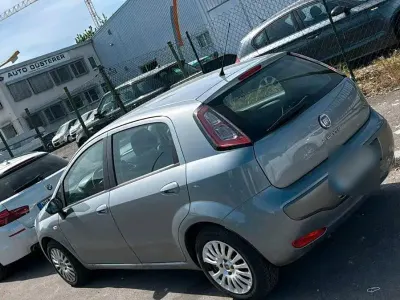 Gebraucht Fiat Punto 65 PS (47 kW) 2010 Grau Kleinwagen